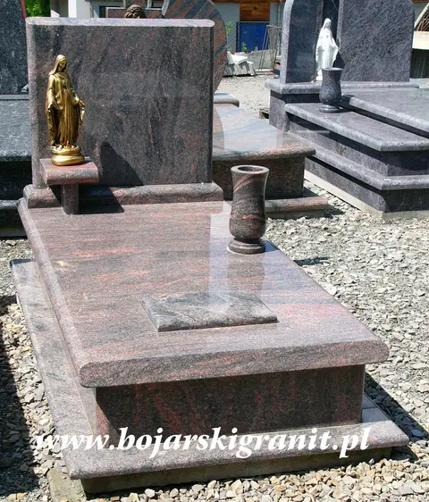 94z Nagrobek pojedynczy z figurką Matki Boskiej