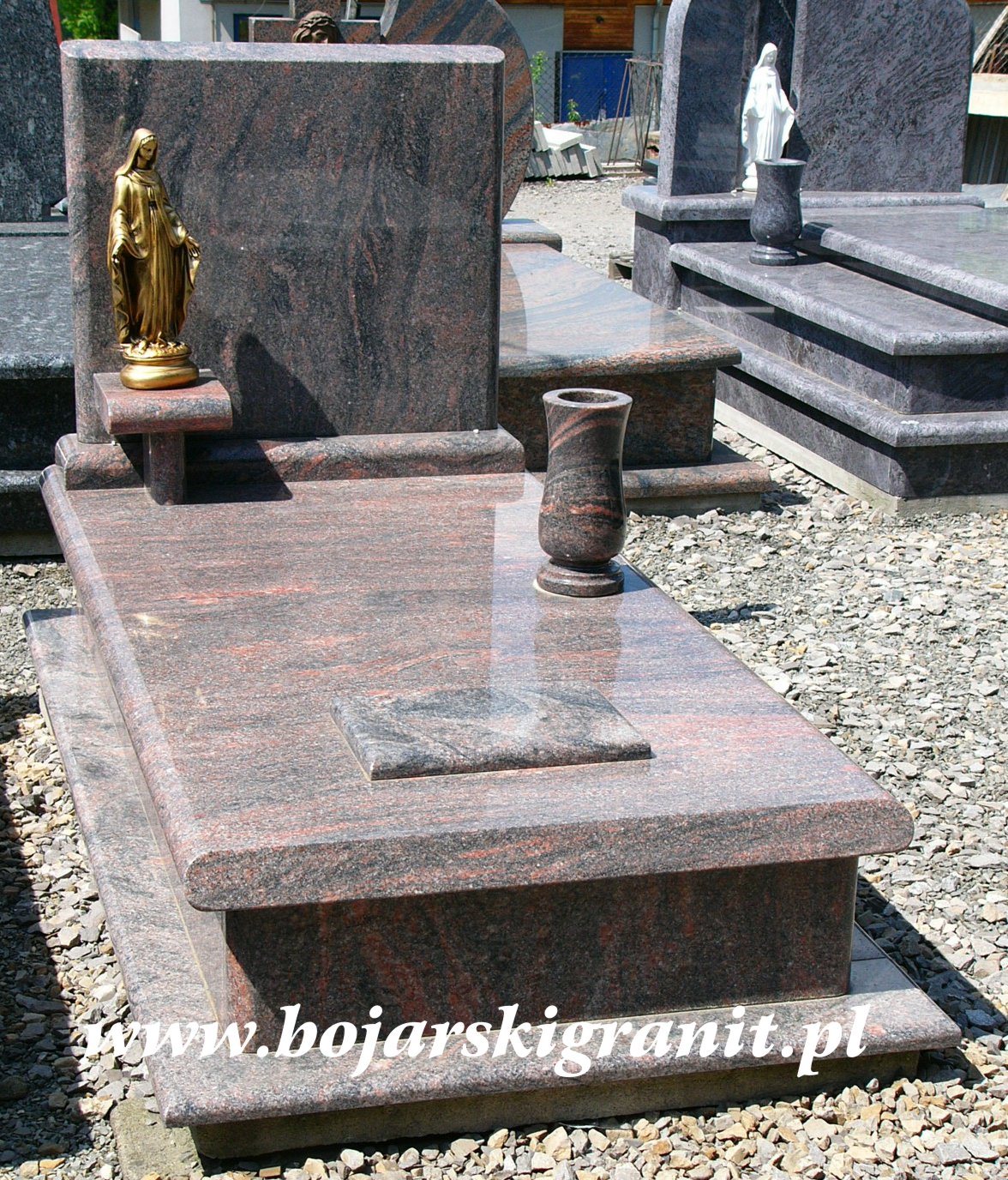 94z Nagrobek pojedynczy z figurką Matki Boskiej