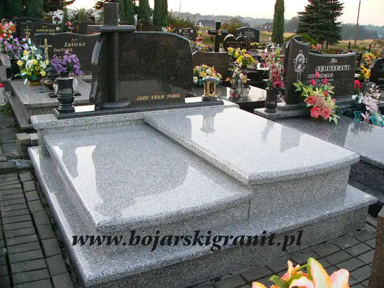 nr 39 Nagrobek podwójny dwupłytowy.