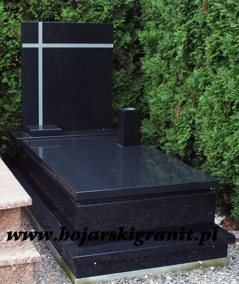 97z Nagrobek pojedynczy z czarnego kamienia o nazwie "Bengal Black"