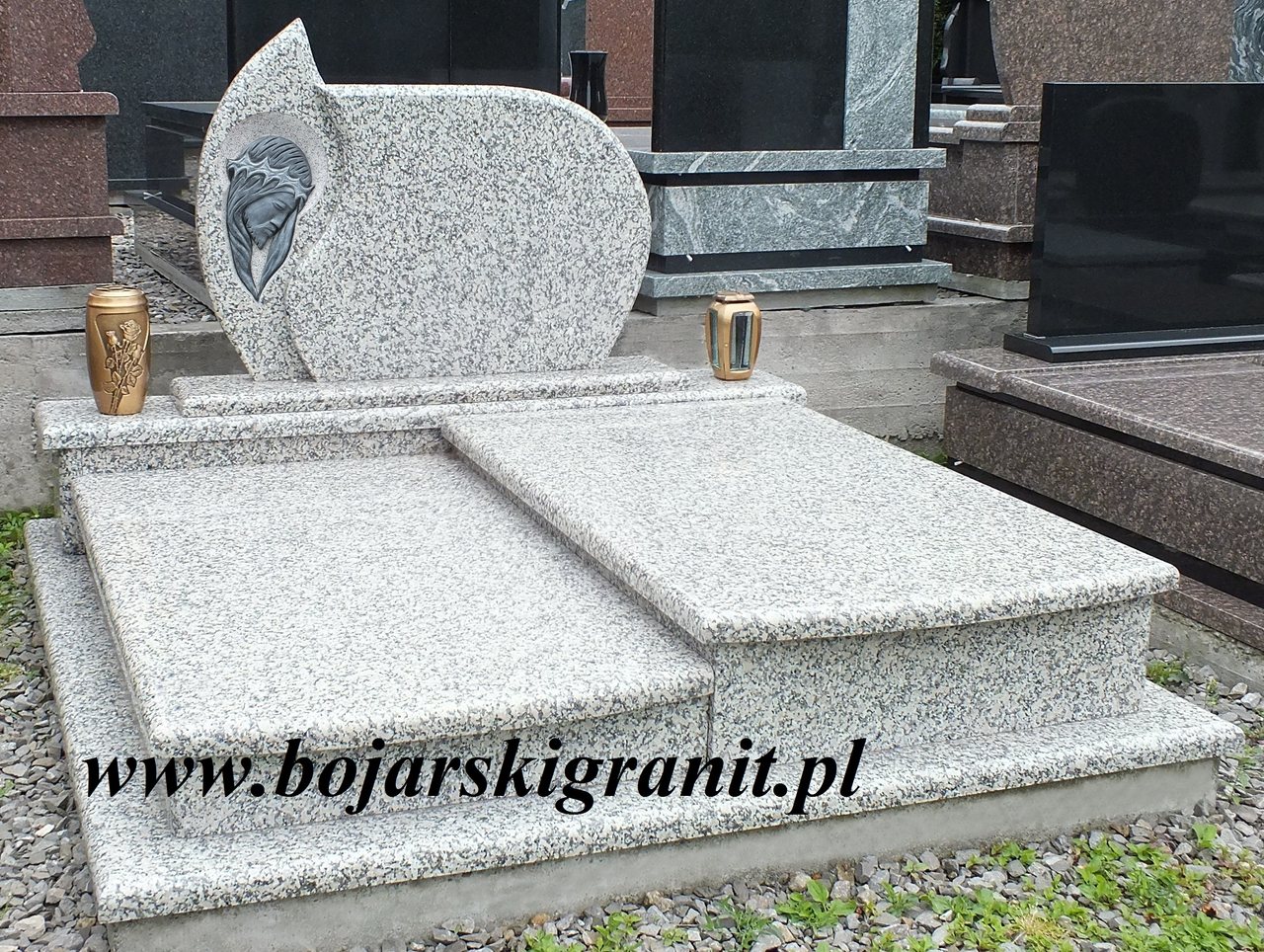 nr 40 Nagrobek podwójny - jasny granit. Wzór dwupłytowy.