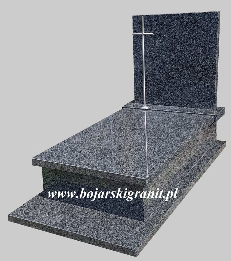 Nagrobek granitowy z ciemnego kamienia w cenie 10 700 zł