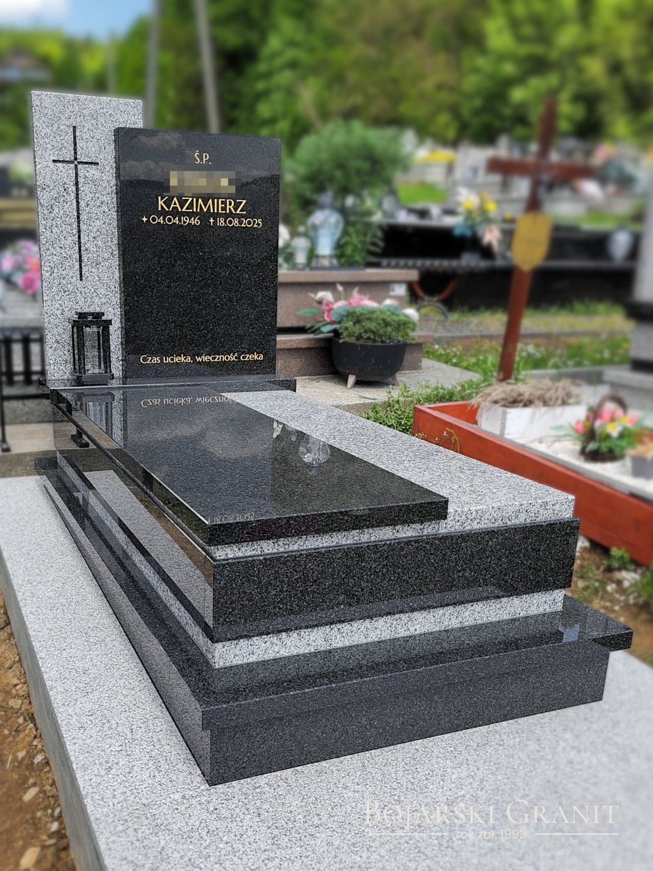 Dwukolorowy nagrobek pojedynczy z granitów "Impala" i "Tarn"
