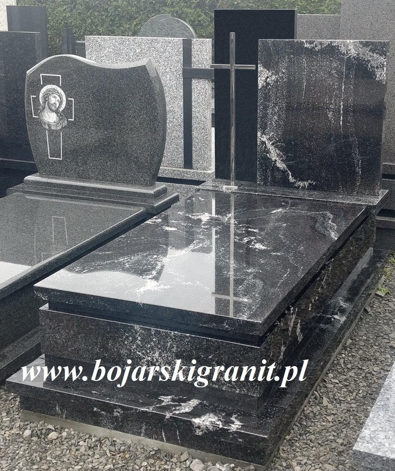 Nagrobek z granitu "Tundra"