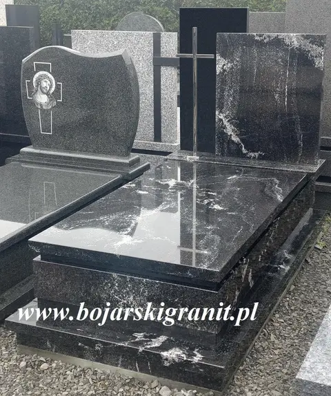 Nagrobek z granitu "Tundra"
