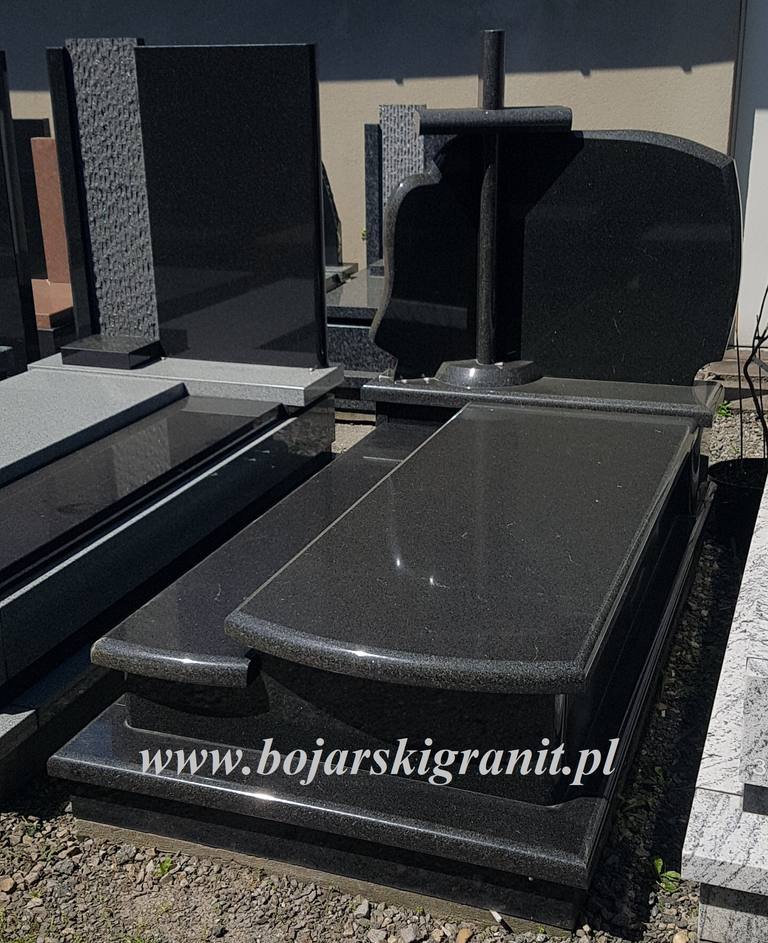 Nagrobek z czarnego kamienia "Benngal Black"