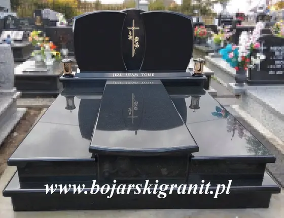 nr 17 Nagrobek podwójny z czarnego granitu