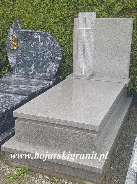 Nagrobek z szarego granitu "Bohus"
