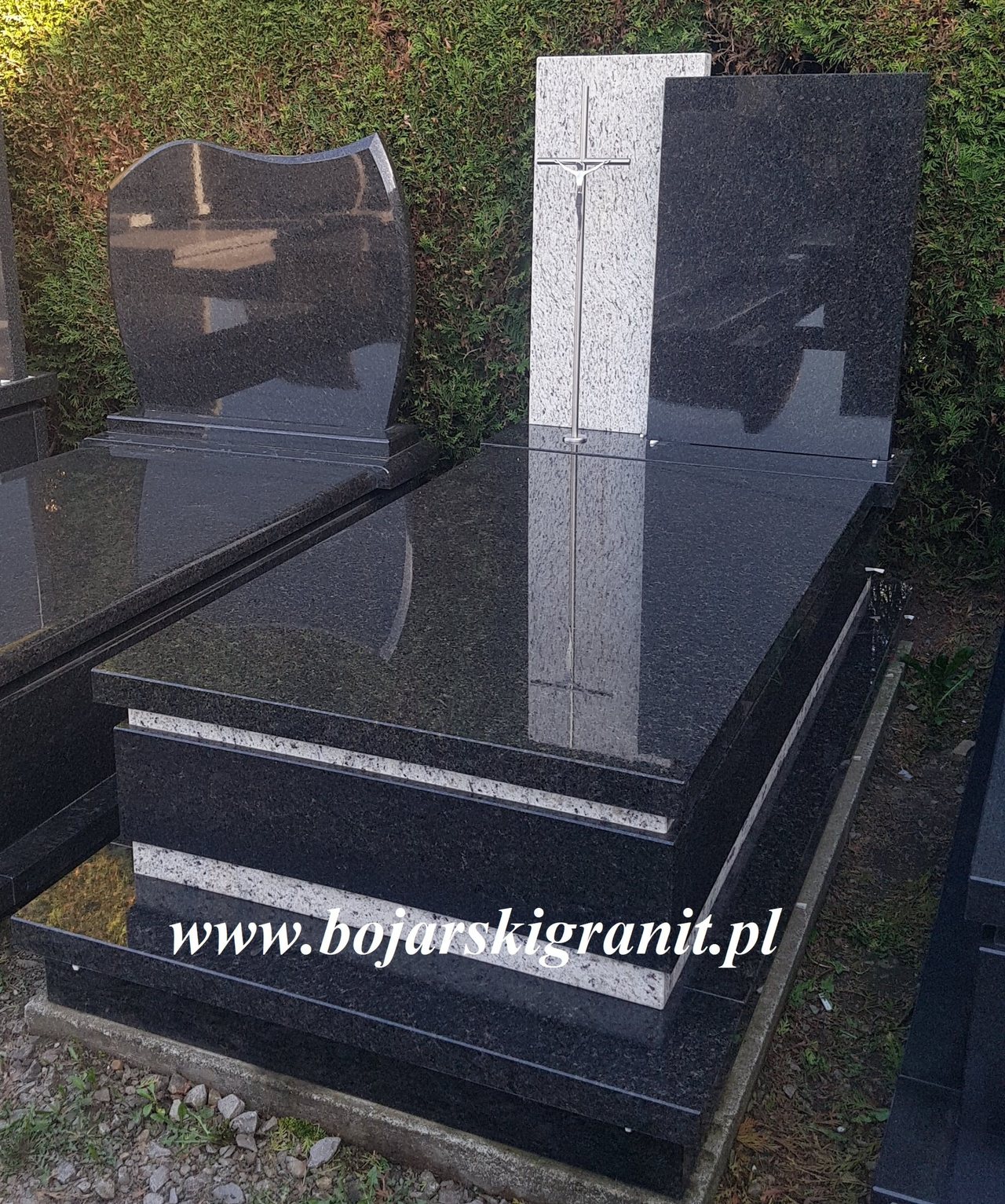 Nagrobek granitowy Black Pearl i Victoria White