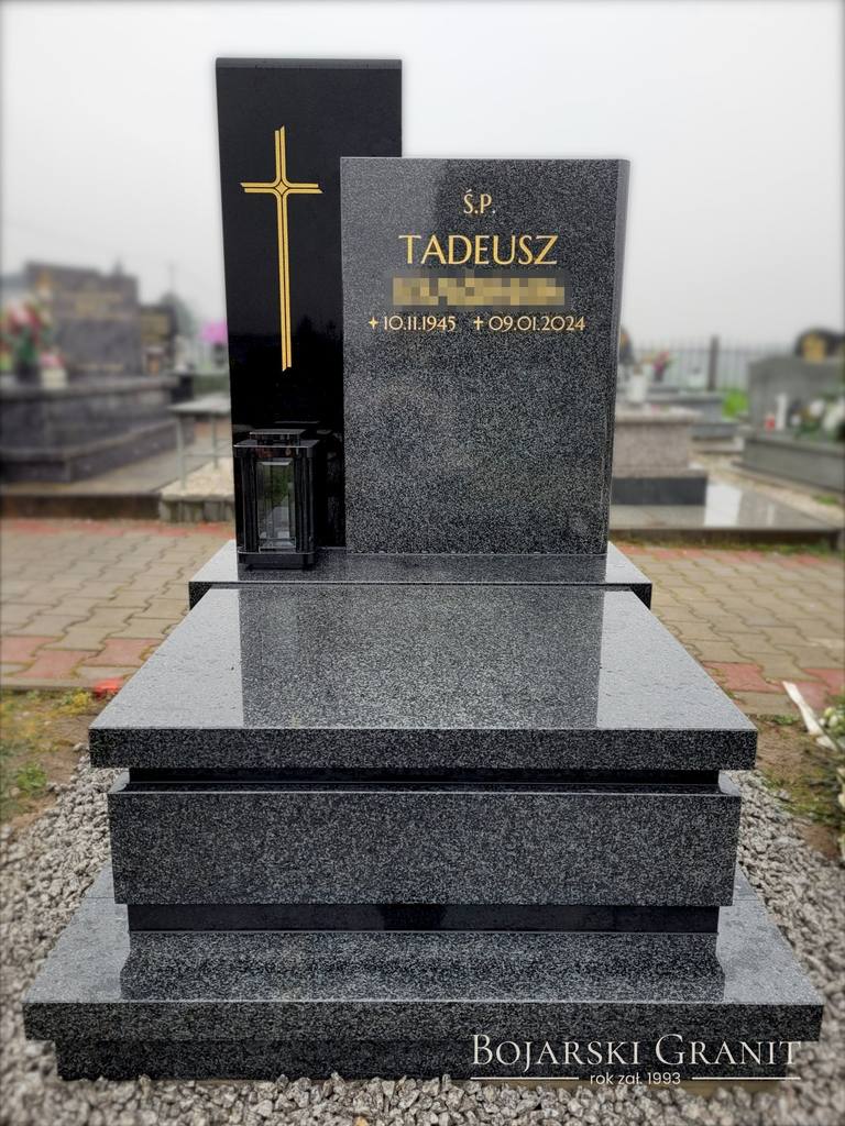 Nagrobek urnowy z kamienia "Impala" i czarnego granitu z kamienną latarką