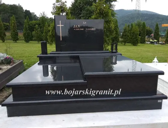 Podwójny elegancki dwupłytowy pomnik granitowy