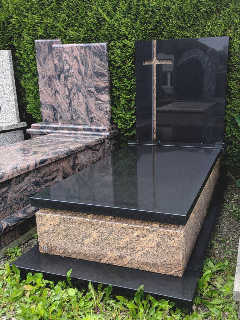 Nowoczesny nagrobek pojedynczy z granitów "Premium Black" i "Brasilian Gold" z krzyżem