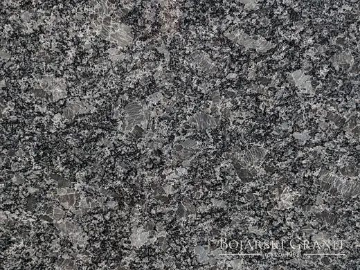 Granit "Steel Grey" – ciemnoszary granit o stalowoszarym tle i naturalnym uziarnieniu