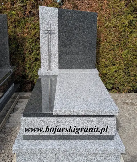 Nagrobek dwupłytowy granitowy "Tarn" i "Impala" ze skośną ciemną tablicą