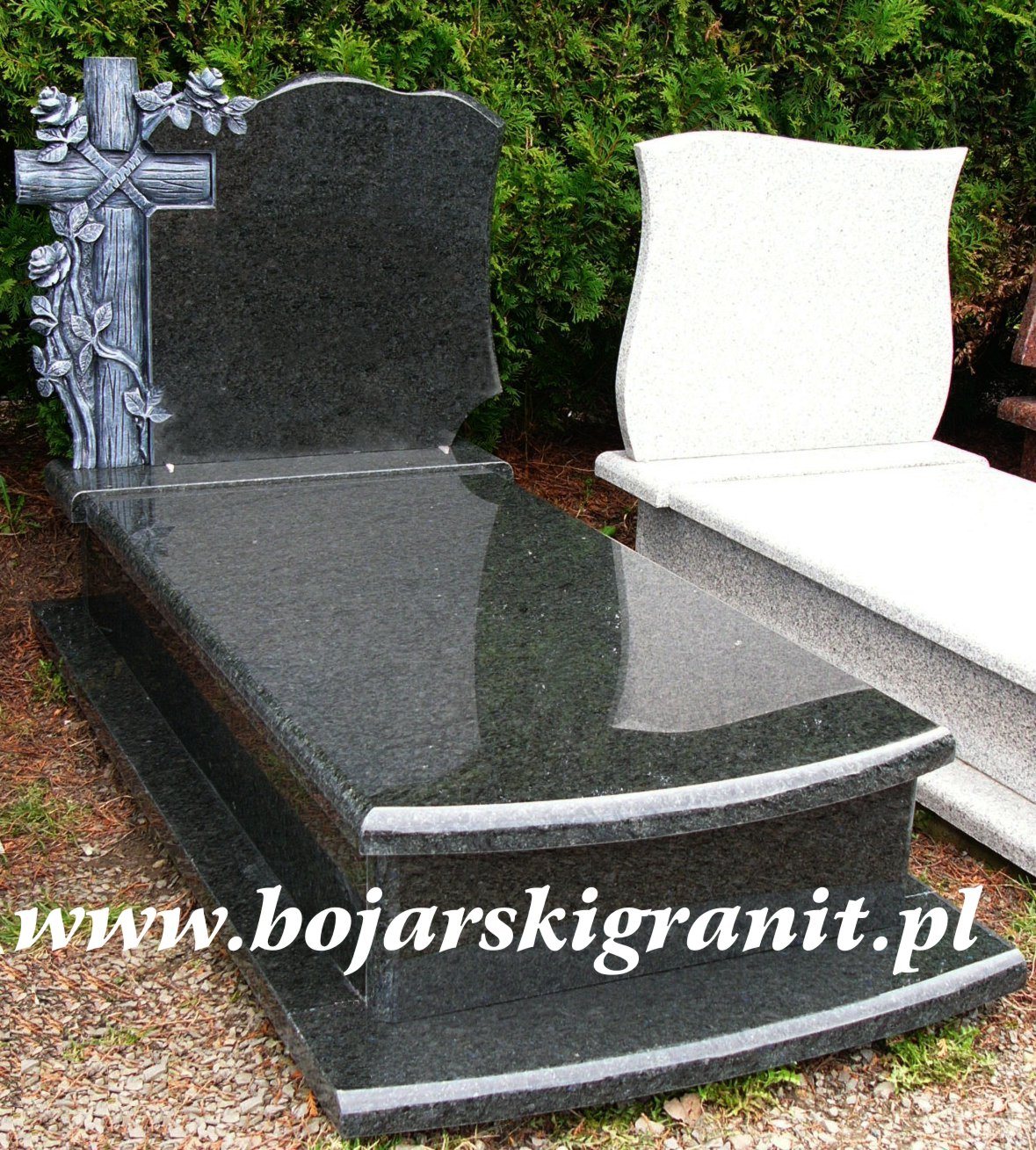 Nagrobek z tablicą rzeźbioną