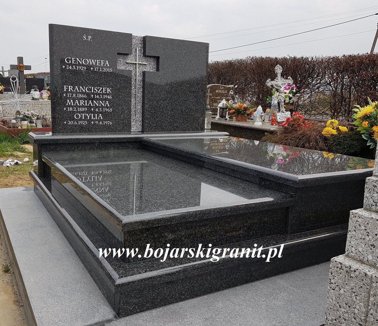 Nagrobek podwójny ciemny granitowy