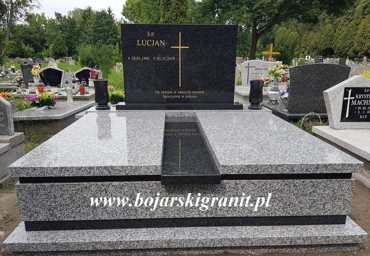 Nagrobek podwójny z granitu "Tarn", ciemna tablica prostokątna