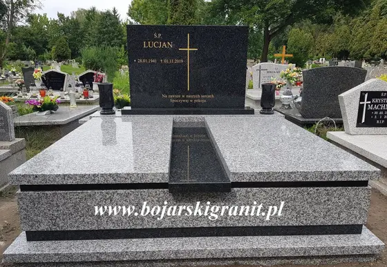 Nagrobek podwójny z granitu "Tarn", ciemna tablica prostokątna