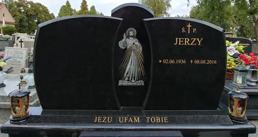 Grawer w kamieniu: postać Jezusa.