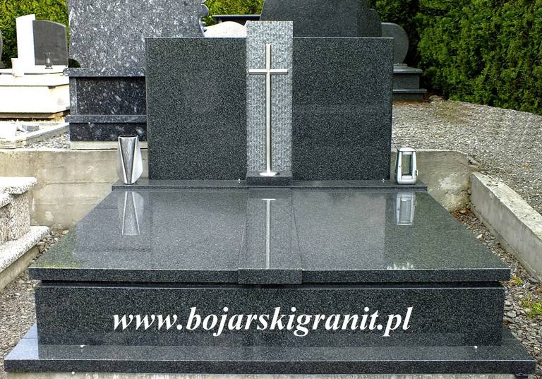 Nowoczesny pomnik podwójny z ciemnego granitu