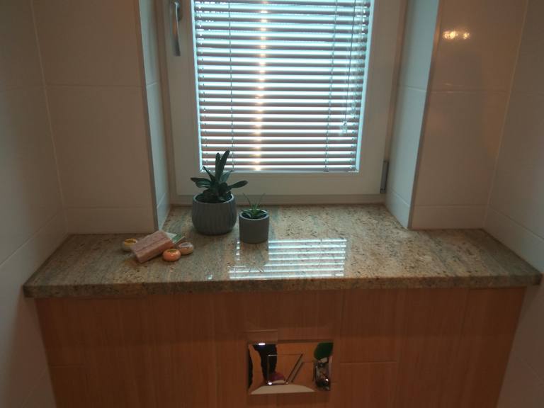 Parapety wewnętrzne kamienne do łazienki (zdjęcie nr 05)