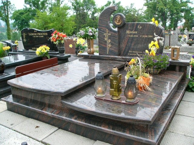 nr 32 Nagrobek podwójny dwupłytowy brązowy