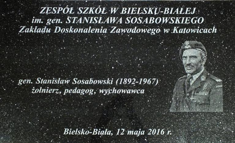 Tablice pamiątkowe z portretem