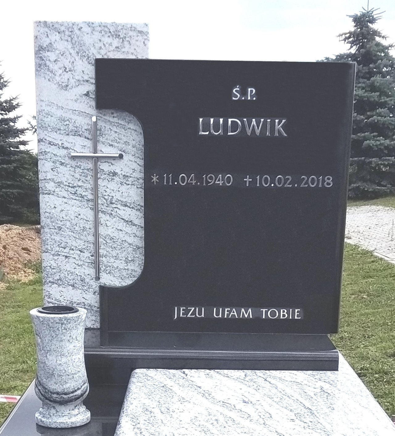 Tablice na nagrobek czarno-białe