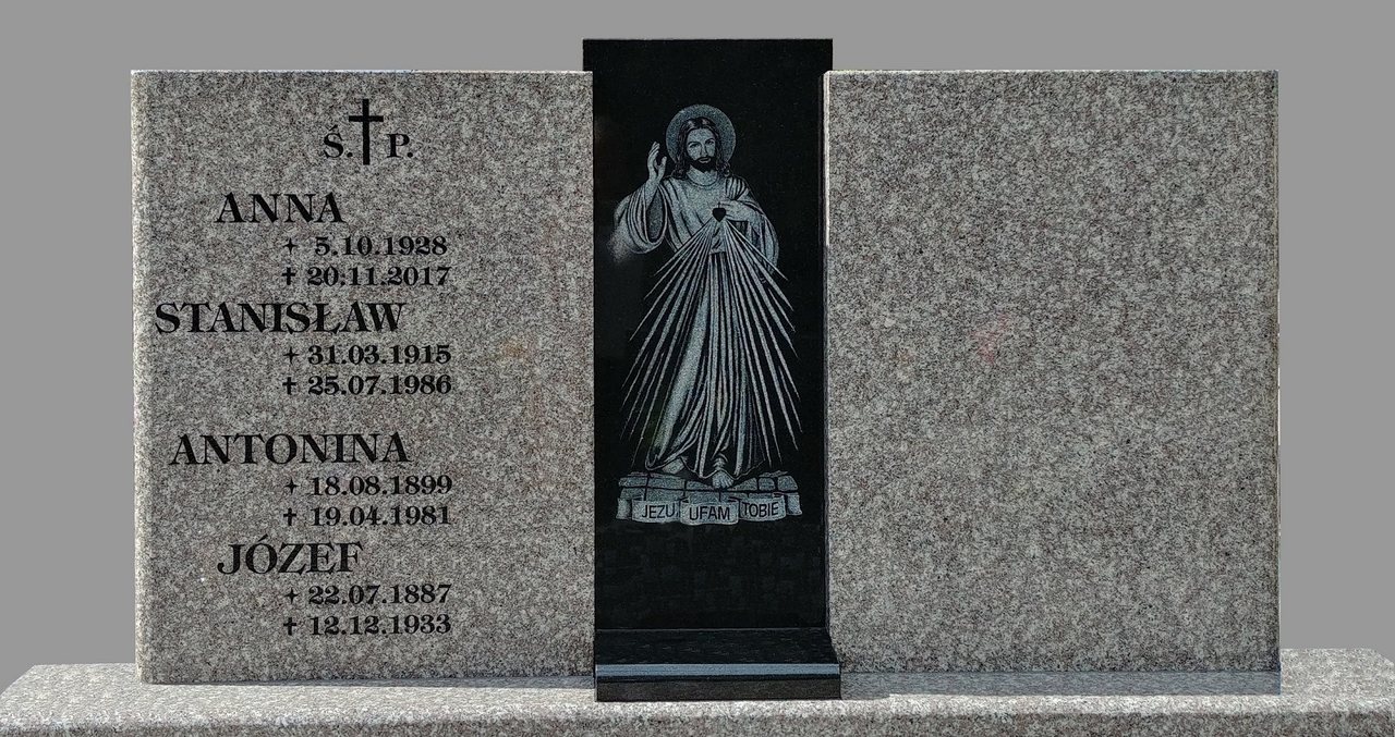 Tablice na pomnik podwójny, Jezus grawerowany w granicie.