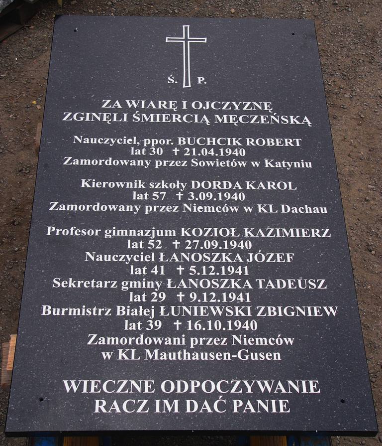 Tablice pamięci z czarnego granitu