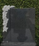 Tablica na nagrobek z różami, z ciemnego granitu "Bengal Black"
