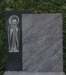 Tablica na nagrobek z płaskorzeźbą Maryi