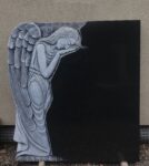 Tablica na cmentarz z rzeźbą śpiącego Anioła